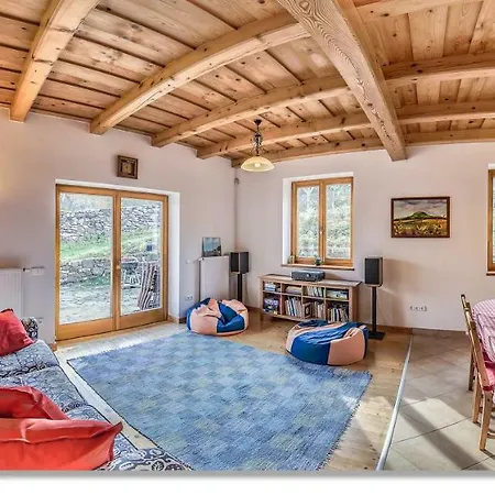 Henye House Nyaraló *